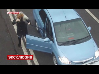 woman after a fight on the road sprayed tear gas in a car with a teen